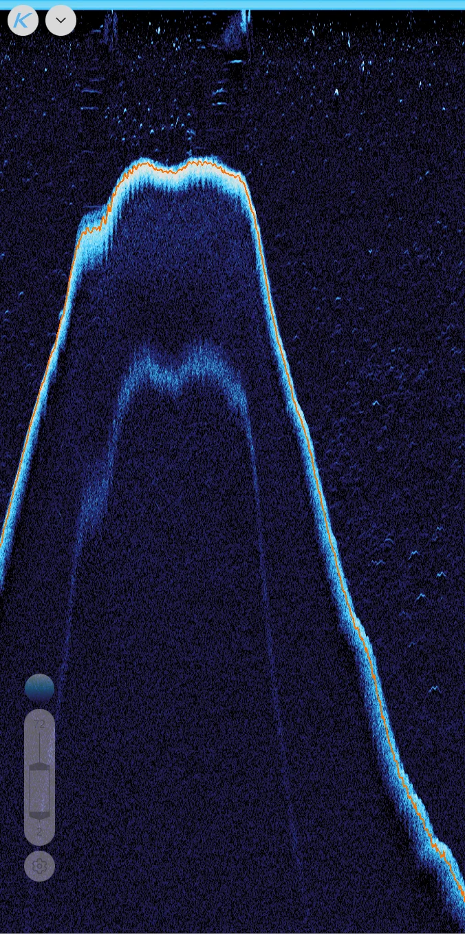 KoggerApp on a phone: a tall echogram with the detected bottom line